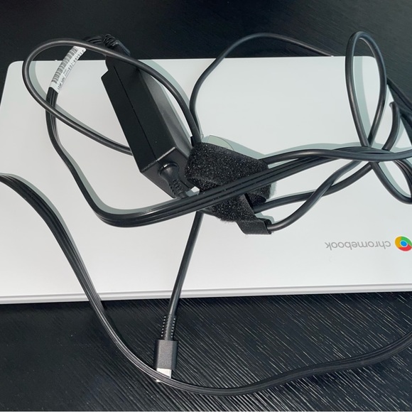 HP Chromebook 11-inch Laptop - Picture 3 of 7